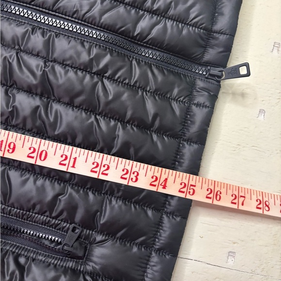 Penguin Vertical Channel Puffer Vest Black New Full Zip Lightweight Size Medium - Picture 5 of 8